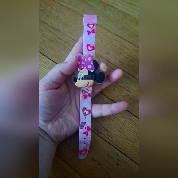 Minnie Mouse Light Up Watch - Picture 1 of 3